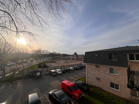 Tiny photo for 1303 N Baldwin Court #B3, Palatine, IL 60074 (MLS # 12613396)