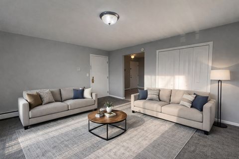 Tiny photo for 1303 N Baldwin Court #B3, Palatine, IL 60074 (MLS # 12613396)