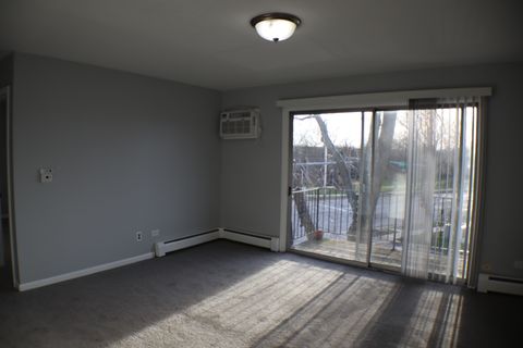 Tiny photo for 1303 N Baldwin Court #B3, Palatine, IL 60074 (MLS # 12613396)