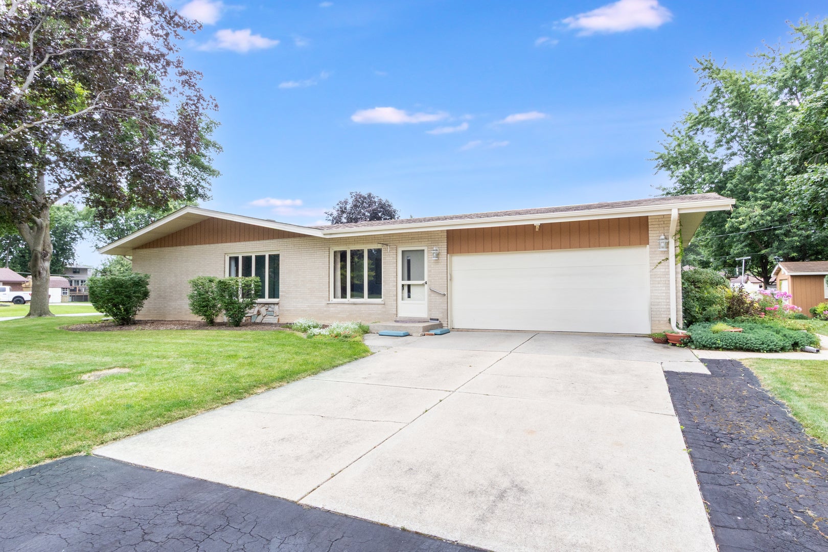 642 Country Lane