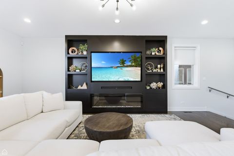 Tiny photo for 2432 W Chicago Avenue #1N, Chicago, IL 60622 (MLS # 12478482)