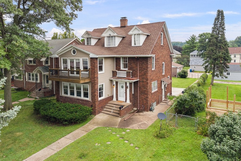 718 River Drive