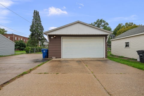Tiny photo for 718 River Drive, Bettendorf, IA 52722 (MLS # 12730742)