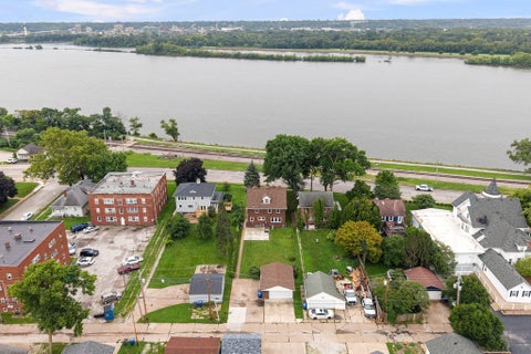 Tiny photo for 718 River Drive, Bettendorf, IA 52722 (MLS # 12730742)