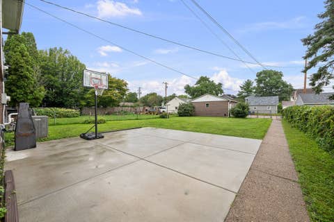 Tiny photo for 718 River Drive, Bettendorf, IA 52722 (MLS # 12730742)