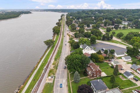 Tiny photo for 718 River Drive, Bettendorf, IA 52722 (MLS # 12730742)