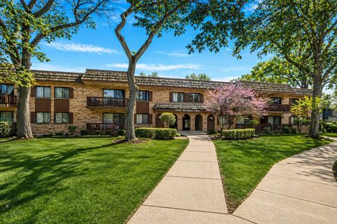 Tiny photo for 7930 Woodglen Lane #209, Downers Grove, IL 60516 (MLS # 12596059)