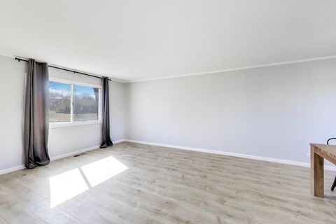 Tiny photo for 421 N Ashbury Avenue, Bolingbrook, IL 60440 (MLS # 12581424)