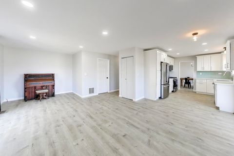 Tiny photo for 421 N Ashbury Avenue, Bolingbrook, IL 60440 (MLS # 12581424)