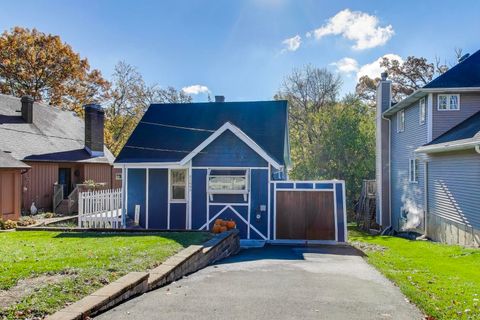 Photo of 21465 W Crescent Drive, Mundelein, IL 60060 (MLS # 12498687)