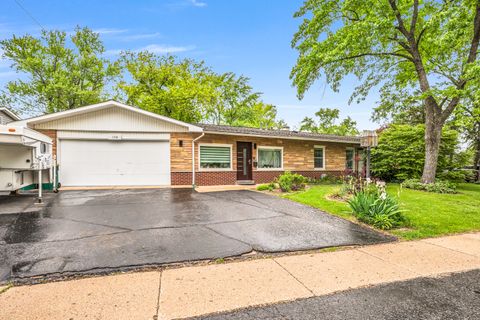Photo of 158 St Marys Parkway, Buffalo Grove, IL 60089 (MLS # 12647880)