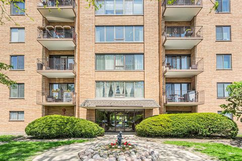 1747 W Crystal Lane 308 Mount Prospect IL 60056