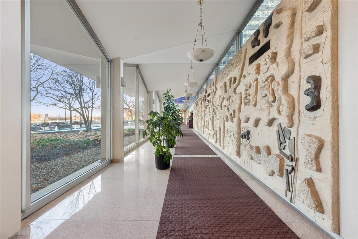 3550 N Lake Shore Drive 624