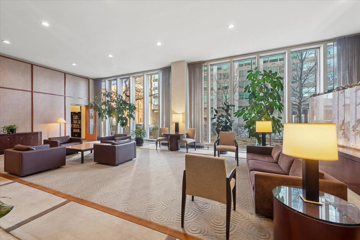 3550 N Lake Shore Drive 624