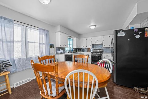 Tiny photo for 201 12TH Street, De Witt, IA 52742 (MLS # QC4270097)