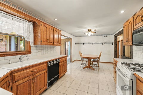 Tiny photo for 7917 W 112th Street, Palos Hills, IL 60465 (MLS # 12792362)
