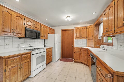 Tiny photo for 7917 W 112th Street, Palos Hills, IL 60465 (MLS # 12792362)