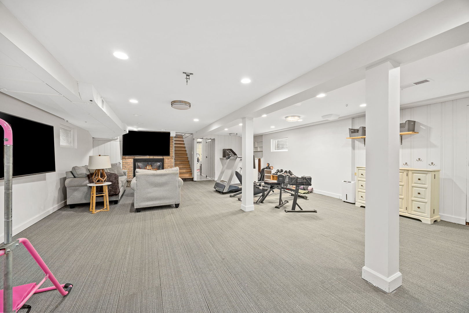 Downers Grove, Illinois 60515, United States, 3 Bedrooms Bedrooms, ,2 BathroomsBathrooms,Residential,Active,237975