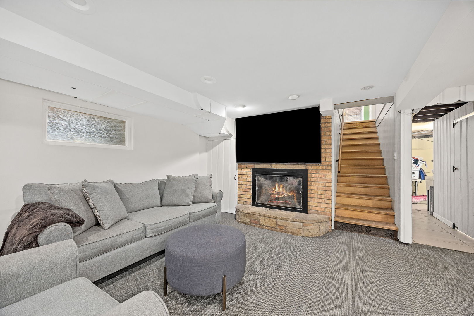 Downers Grove, Illinois 60515, United States, 3 Bedrooms Bedrooms, ,2 BathroomsBathrooms,Residential,Active,237975