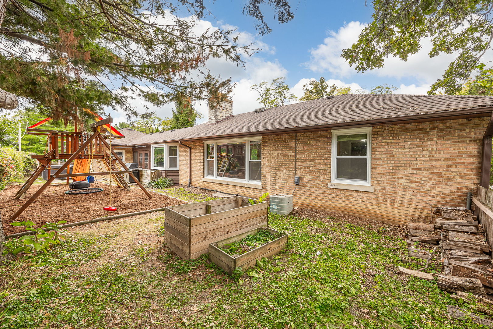 Downers Grove, Illinois 60515, United States, 3 Bedrooms Bedrooms, ,2 BathroomsBathrooms,Residential,Active,237975