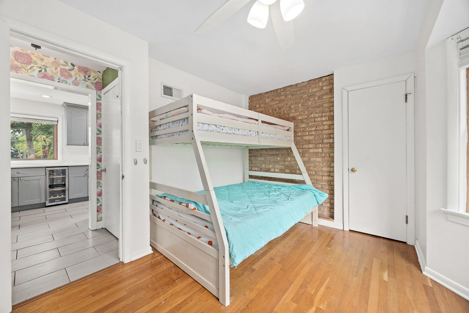 Downers Grove, Illinois 60515, United States, 3 Bedrooms Bedrooms, ,2 BathroomsBathrooms,Residential,Active,237975