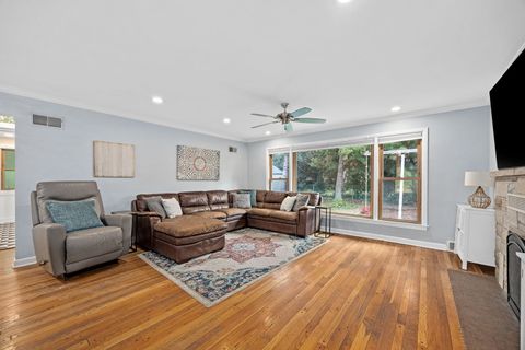 Tiny photo for 4637 Oakwood Avenue, Downers Grove, IL 60515 (MLS # 12509825)