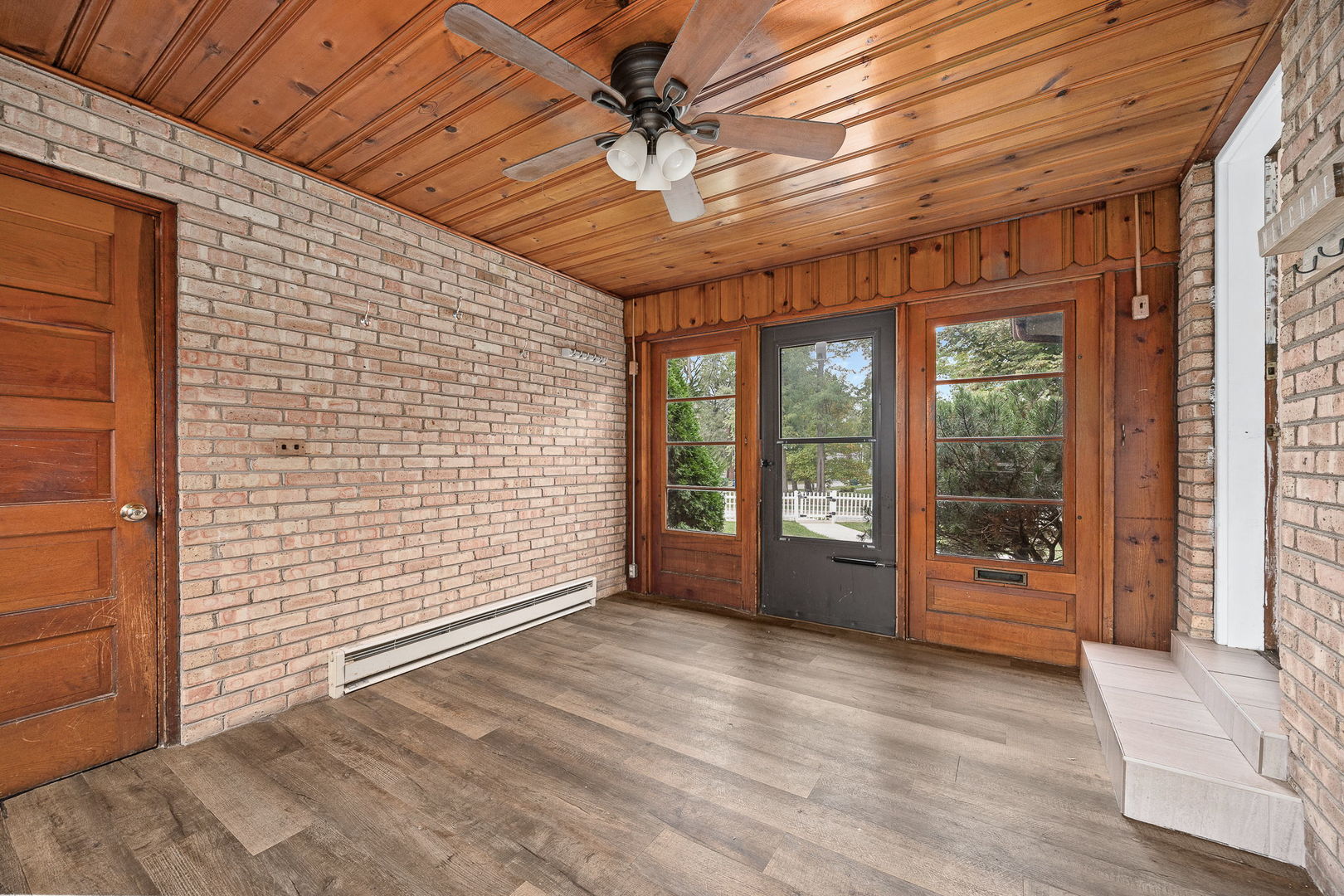 Downers Grove, Illinois 60515, United States, 3 Bedrooms Bedrooms, ,2 BathroomsBathrooms,Residential,Active,237975