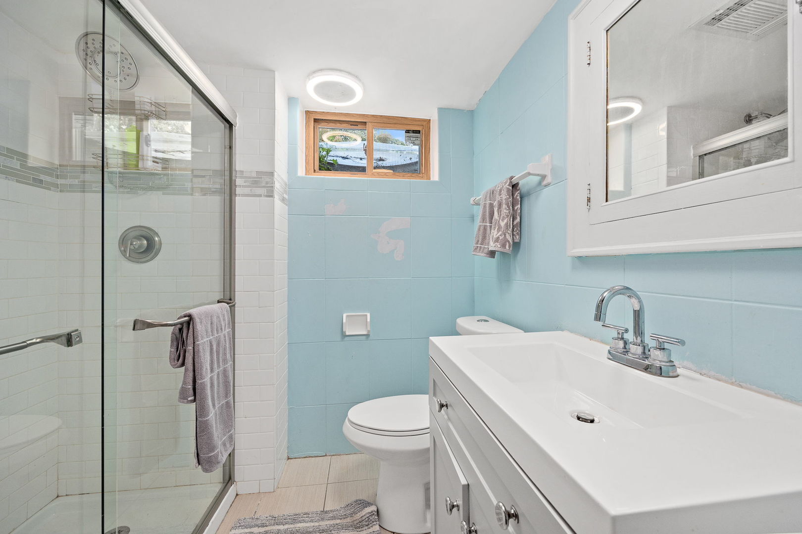 Downers Grove, Illinois 60515, United States, 3 Bedrooms Bedrooms, ,2 BathroomsBathrooms,Residential,Active,237975