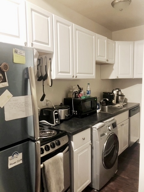 3345 N Marshfield Avenue 102