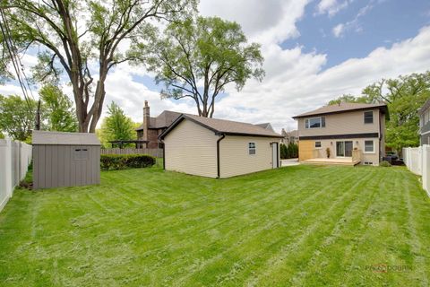 Tiny photo for 607 S Cedar Avenue, Elmhurst, IL 60126 (MLS # 12641784)