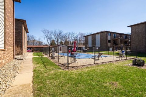 Tiny photo for 1916 Tracy Drive #48, Bloomington, IL 61704 (MLS # 12582810)