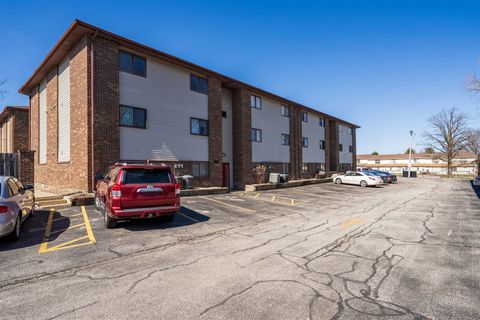 Tiny photo for 1916 Tracy Drive #48, Bloomington, IL 61704 (MLS # 12582810)