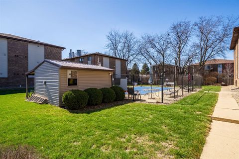 Tiny photo for 1916 Tracy Drive #48, Bloomington, IL 61704 (MLS # 12582810)