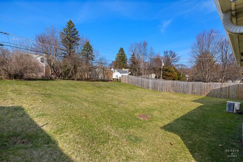 Tiny photo for 404 Lucille Avenue, Fox River Grove, IL 60021 (MLS # 12606465)