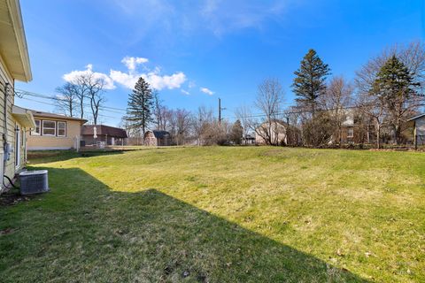 Tiny photo for 404 Lucille Avenue, Fox River Grove, IL 60021 (MLS # 12606465)