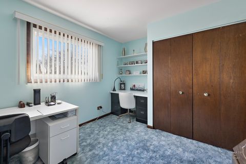 Tiny photo for 404 Lucille Avenue, Fox River Grove, IL 60021 (MLS # 12606465)