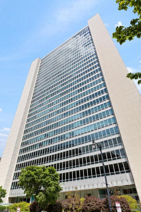 Photo of 500 W SUPERIOR Street #1708, Chicago, IL 60654 (MLS # 12639742)