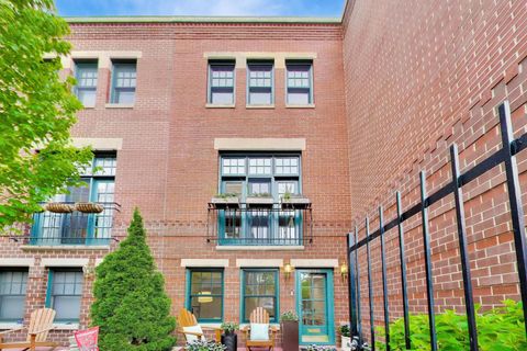 Photo of 2652 N Southport Avenue #C, Chicago, IL 60614 (MLS # 12639590)