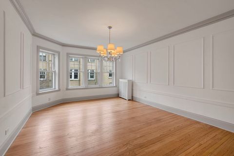 Tiny photo for 650 Hinman Avenue #2B, Evanston, IL 60202 (MLS # 12595403)