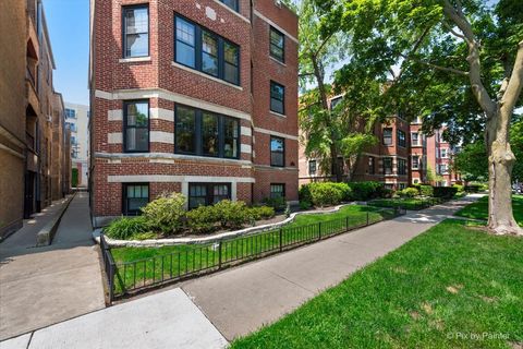 Tiny photo for 726 Hinman Avenue #2E, Evanston, IL 60202 (MLS # 12607185)