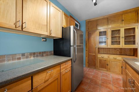 Tiny photo for 726 Hinman Avenue #2E, Evanston, IL 60202 (MLS # 12607185)
