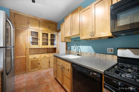 Tiny photo for 726 Hinman Avenue #2E, Evanston, IL 60202 (MLS # 12607185)