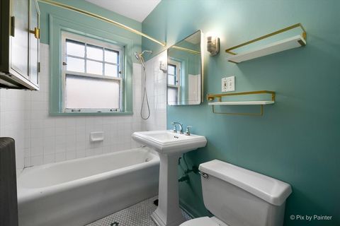 Tiny photo for 726 Hinman Avenue #2E, Evanston, IL 60202 (MLS # 12607185)