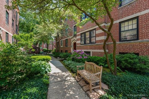 Tiny photo for 726 Hinman Avenue #2E, Evanston, IL 60202 (MLS # 12607185)