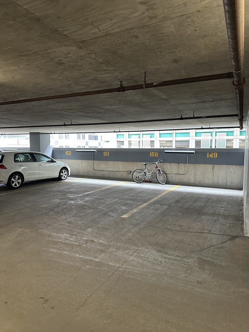 235 W Van Buren Street P-150