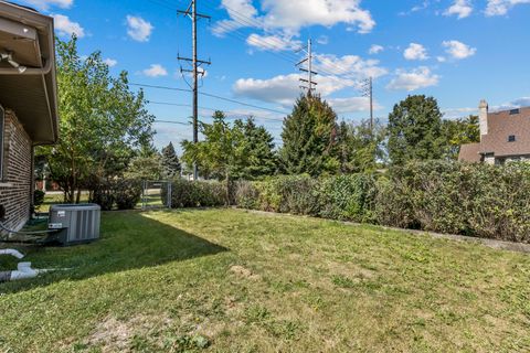 Tiny photo for 1750 W Woodland Avenue, Addison, IL 60101 (MLS # 12522348)