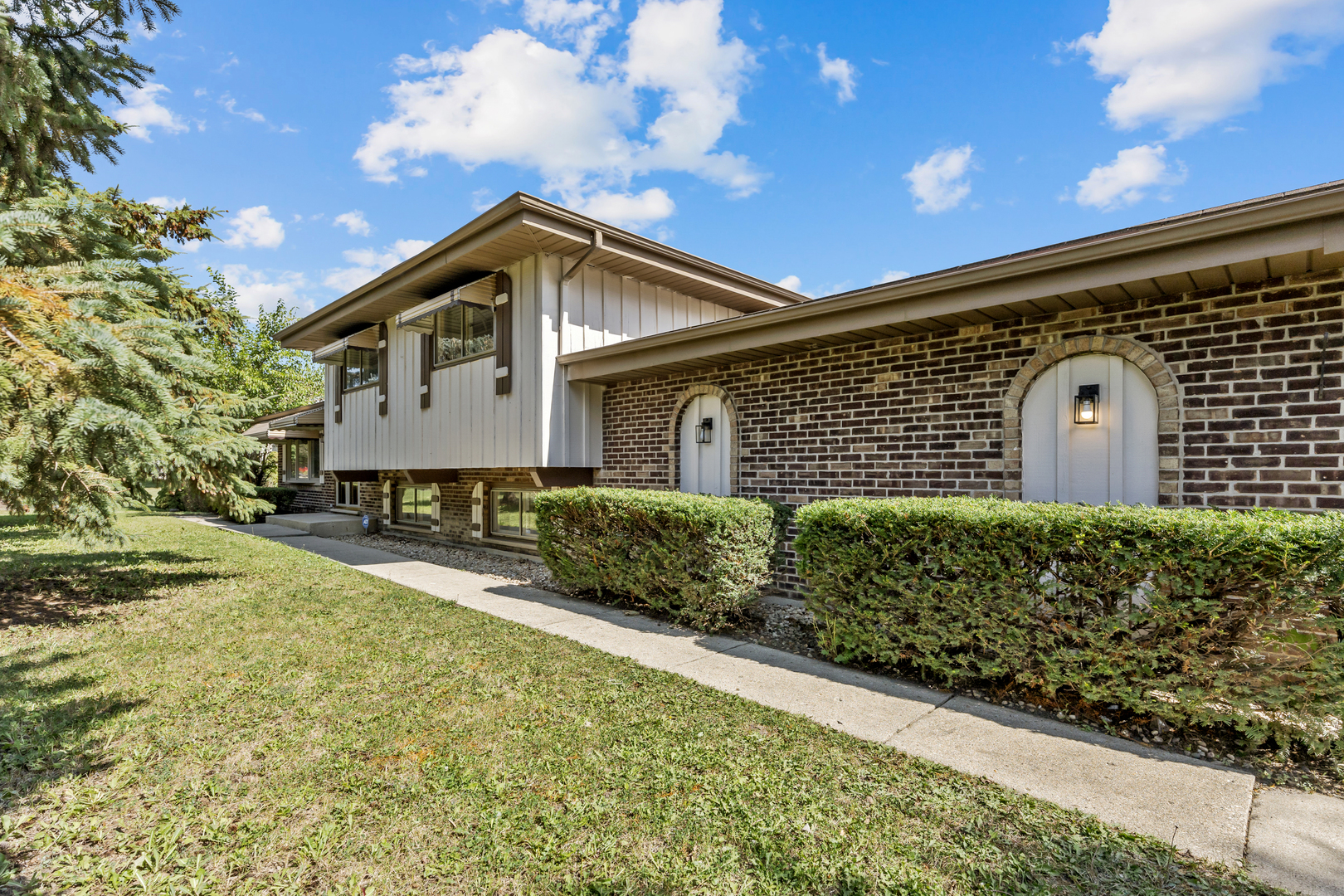 1750 W Woodland Avenue