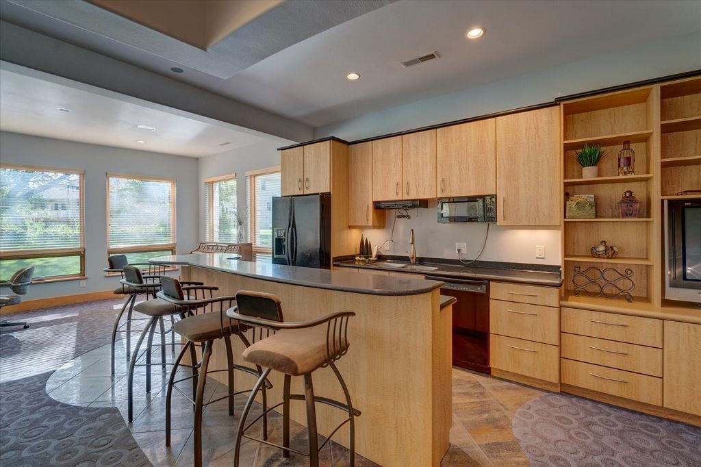 listing image 107