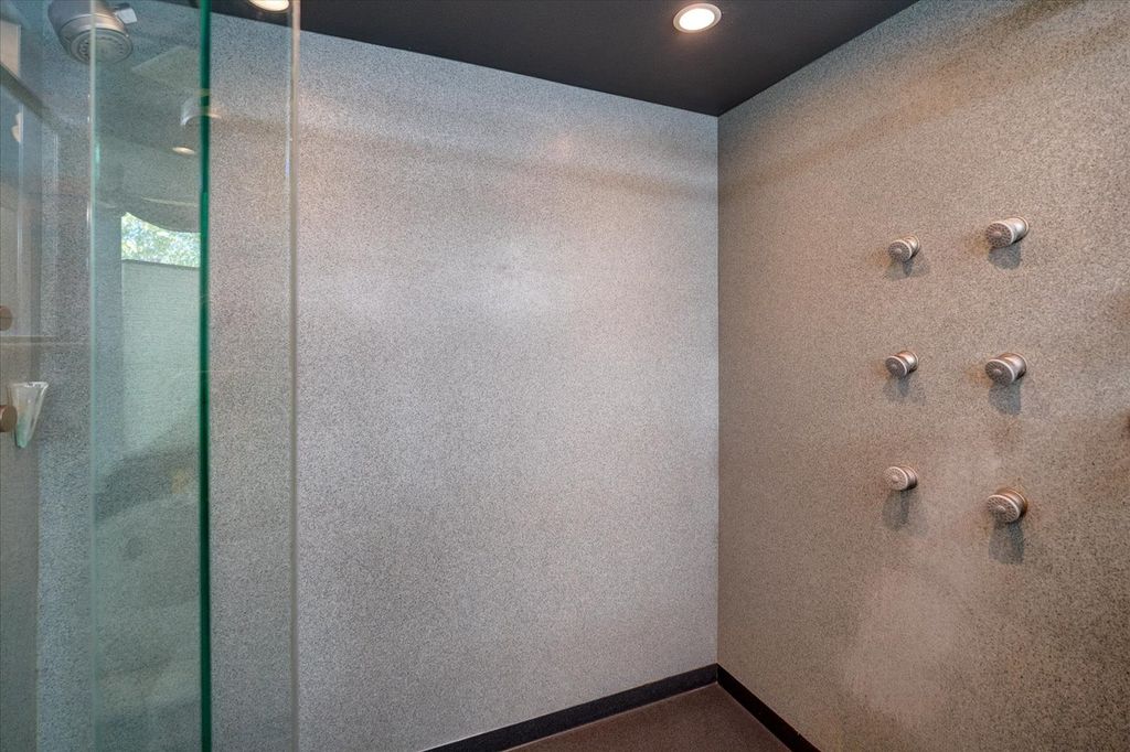 listing image 80
