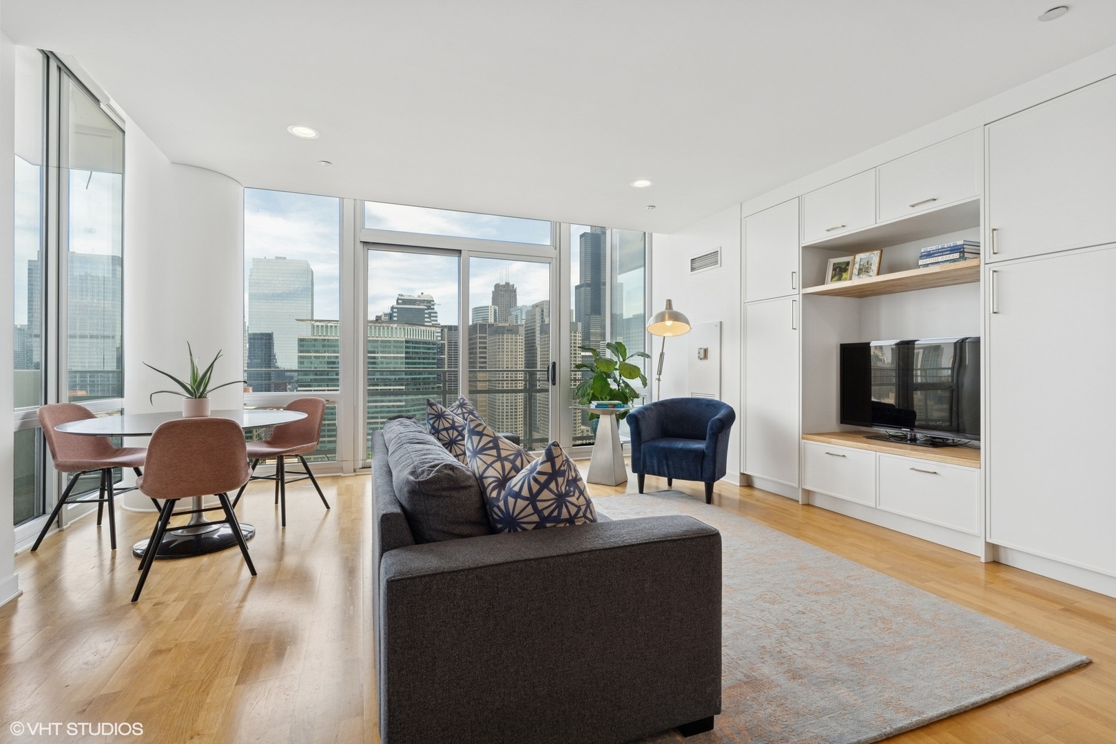 737 W Washington Boulevard 3306